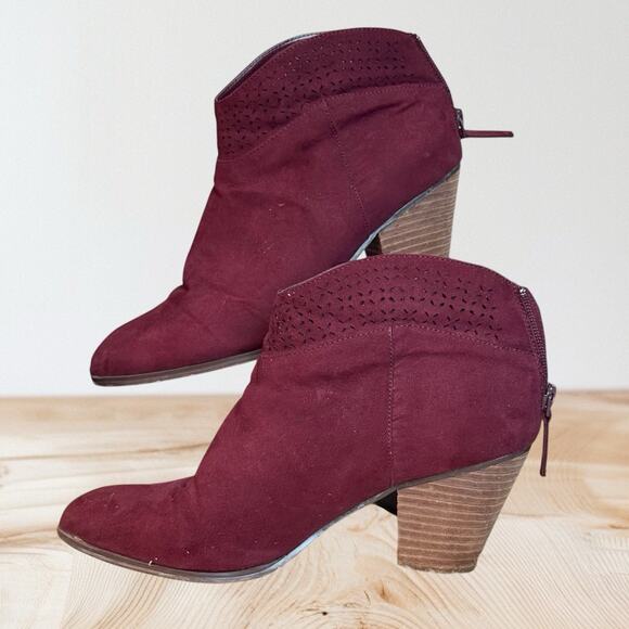 VIOLET & RED Jackson Lazer Cut Burgundy Ankle Booties Sz 9 Womens Vegan Nubuck - Picture 1 of 9